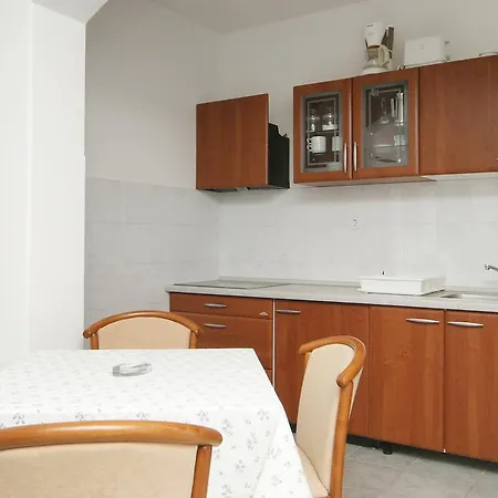Apartments Pucisca Daire Pucisca
