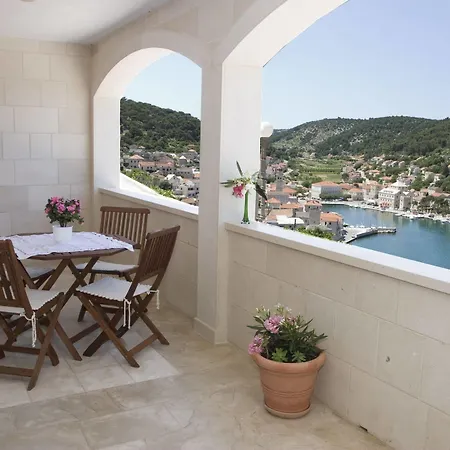 Daire Apartments Pucisca Pucisca