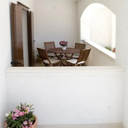 Apartments Pucisca