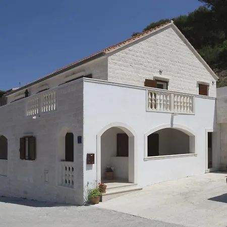 Apartments Pucisca