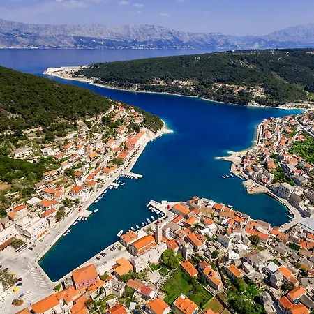 Apartments Pucisca بوتشيتشا