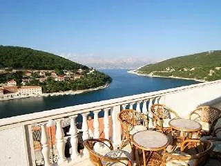 Apartments Pucisca بوتشيتشا