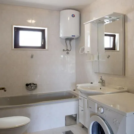 Apartments Pucisca بوتشيتشا